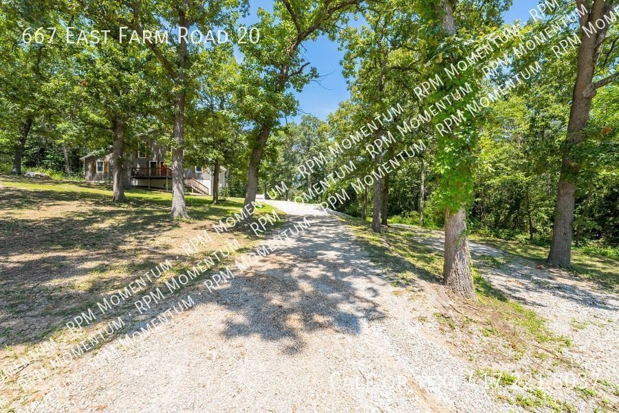 Building Photo - 667 E Farm Rd 20