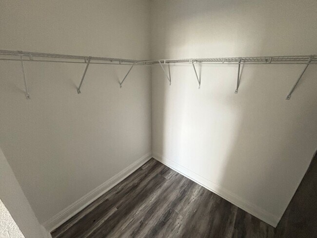 Building Photo - Stunning 2-Bed, 2-Bath High-Rise Residence...