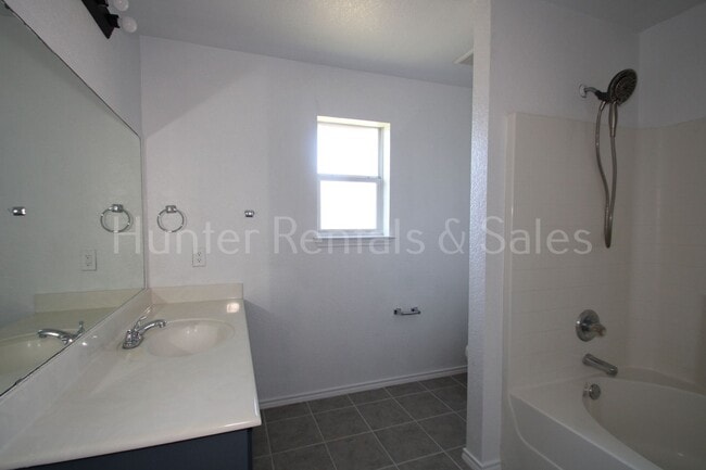 Building Photo - Exceptional!