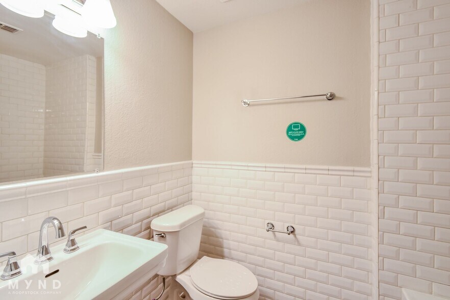 Building Photo - 1157 Boxwood Dr