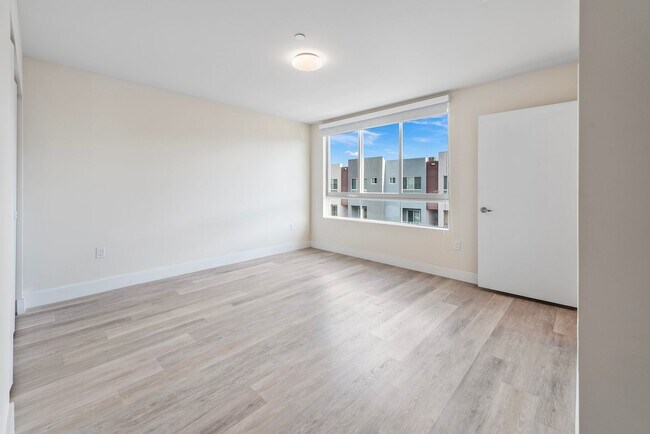 Building Photo - 2561 NE 193rd St