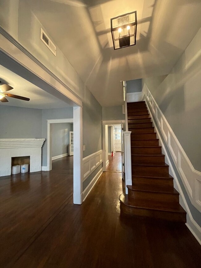 Building Photo - Beautiful Petworth Row House On Grant Circle Park W/Parking Included, Pets Welcomed, Updated Kitc...