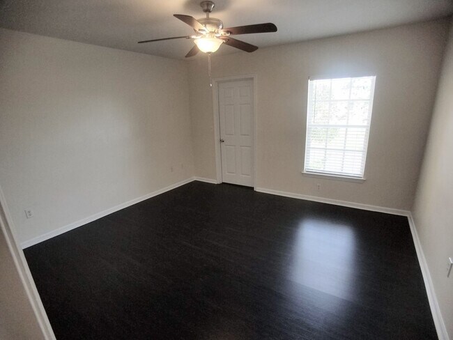 Building Photo - Gorgeous Wood Floors 1/1 condo for RENT @The Crest close to UCF