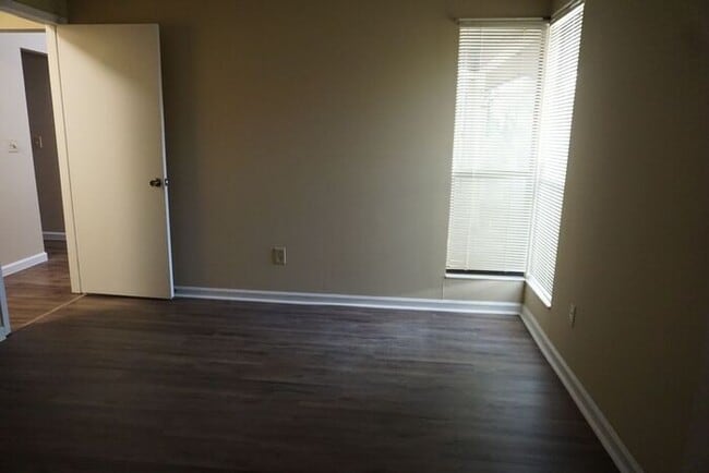 Building Photo - 3/2 Single Story Duplex with Garage