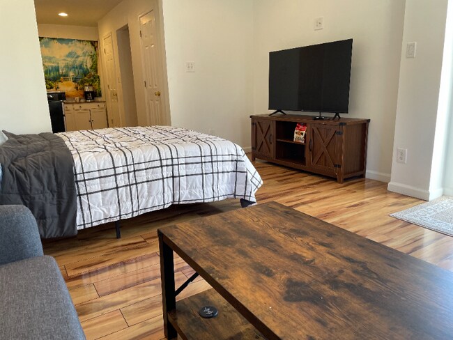 Building Photo - 2512 Linwood Ln