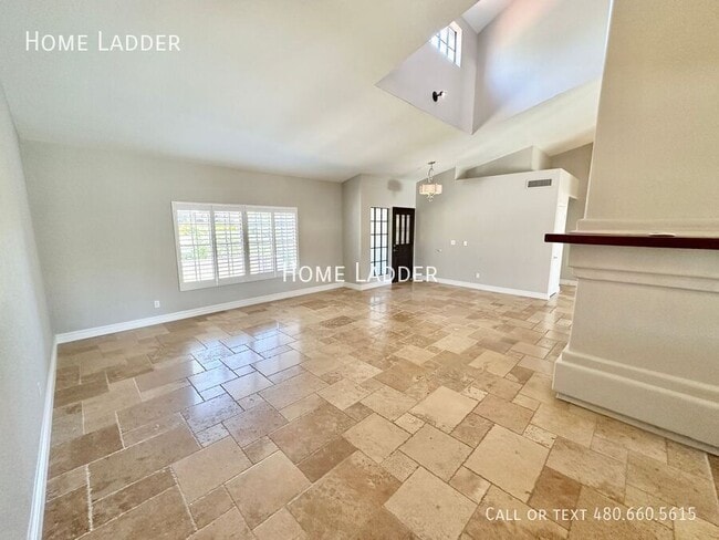 Building Photo - 10570 E San Salvador Dr