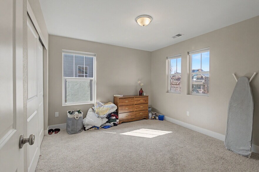 Building Photo - 2102 Summerlin Ln