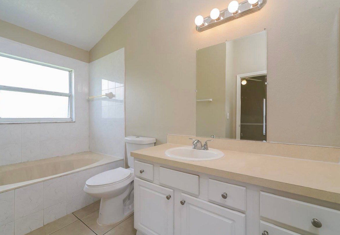 Building Photo - 2900 Cool Breeze Cir