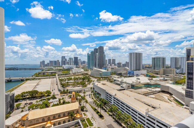 Building Photo - 1717 N Bayshore Dr