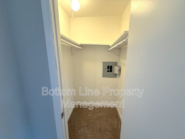 Building Photo - 3315 Wiseman Dr