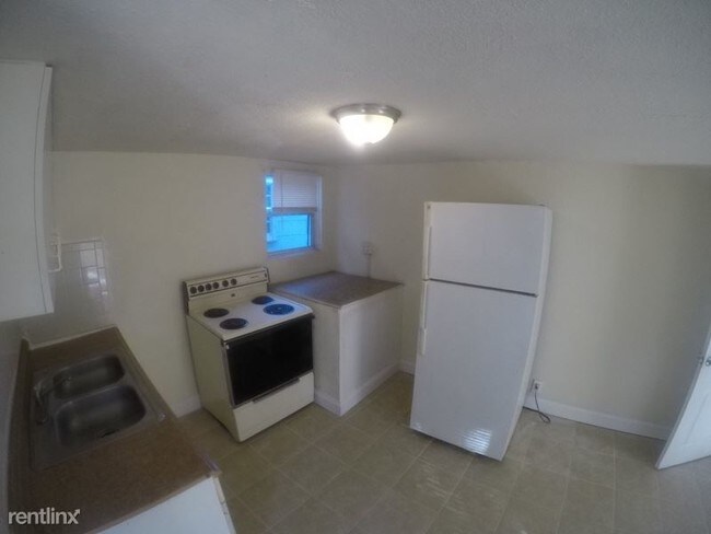 Building Photo - 1 br, 1 bath Condo - 113 W Hanlon St