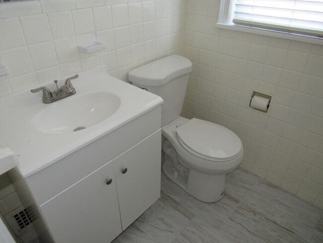 Building Photo - Cape Cod 3bed 1.5 bath in Westwood Hills, KS