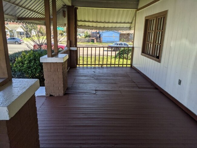 Building Photo - A wonderful large and convenient home for rent