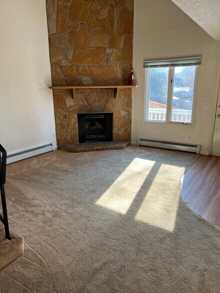 Building Photo - 1701 Roosevelt Dr