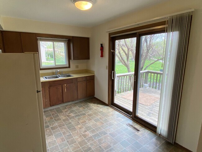 Building Photo - 308 Jewel Dr