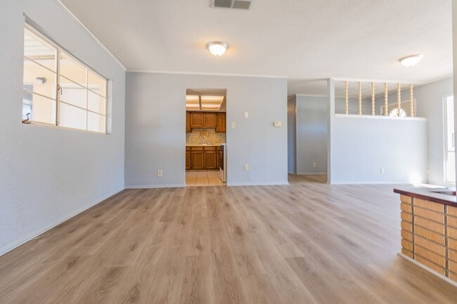 Building Photo - Well Maintained 3 Bedroom 1.5 Bath Home!