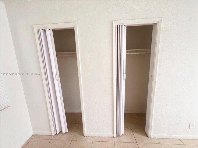 Building Photo - 116 NE 9th St