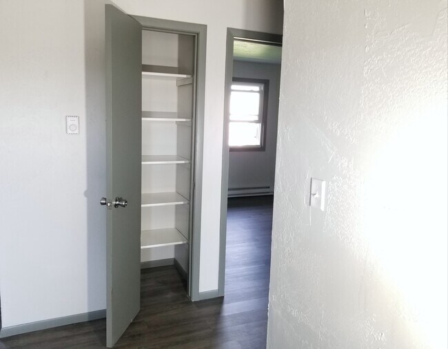Building Photo - 203 Clairmont Ct