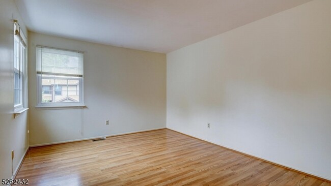 Building Photo - 70 Bayberry Dr