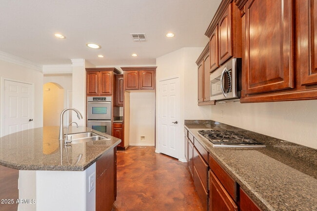 Building Photo - 888 S 165th Ln