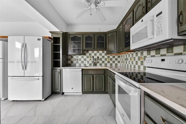 Building Photo - 1470 N Treasure Dr