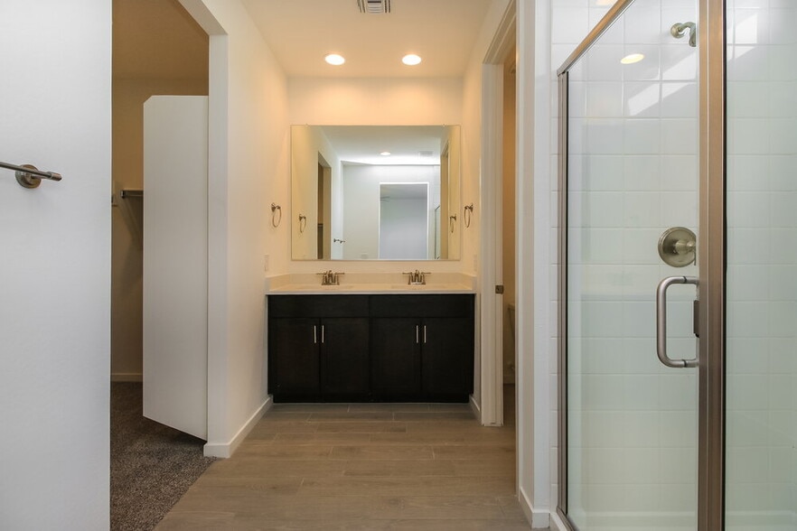 Building Photo - 11008 S 56th Ln