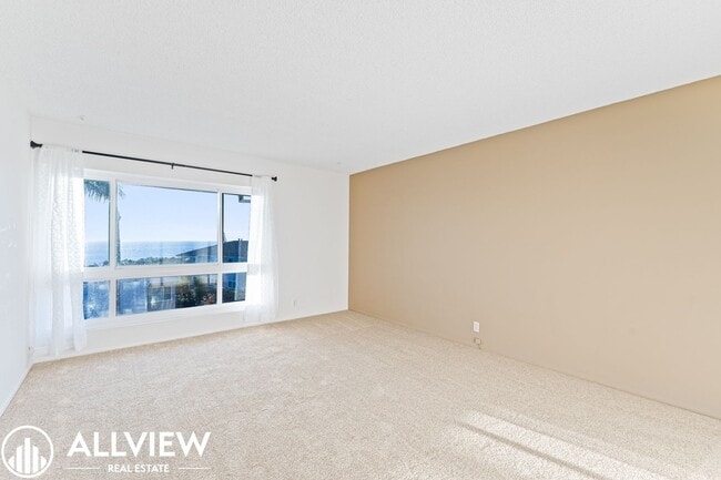 Building Photo - Stunning Ocean Views! 1 Bedroom Condo Avai...