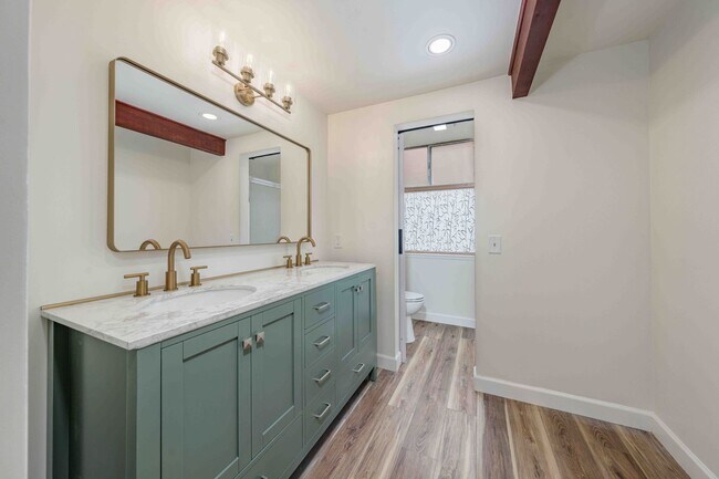 Building Photo - Spacious Elegance in the Heart of Irvine