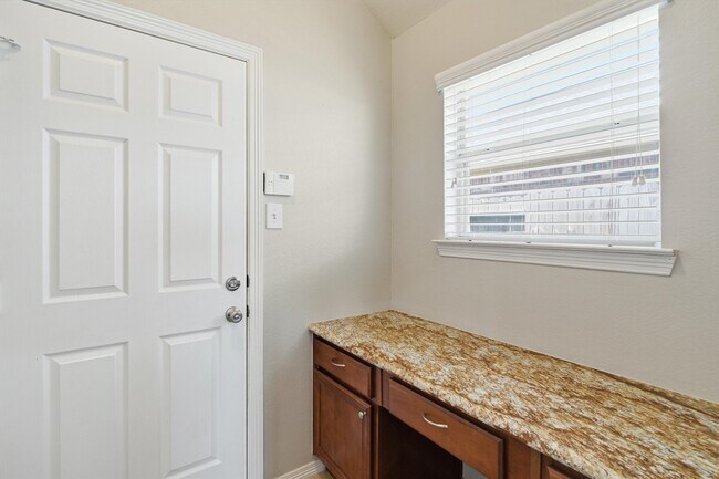 Building Photo - 2506 Barton Springs St