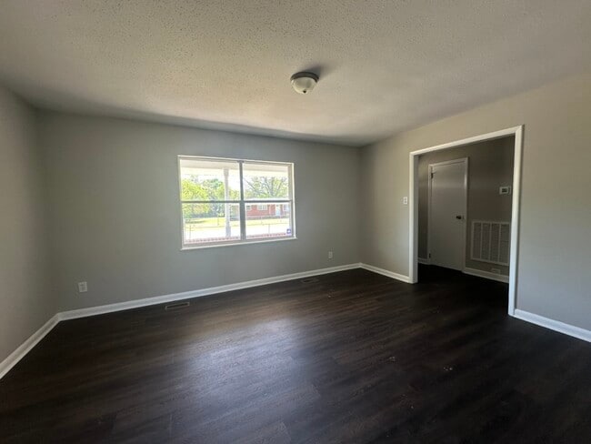 Building Photo - 2725 Heatter Ave