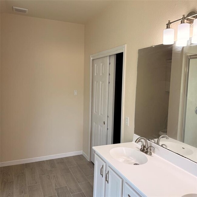 Building Photo - 1512 Jackie Robinson Pl