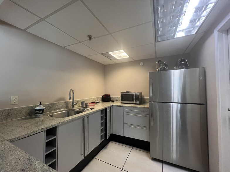 Building Photo - 2401 Collins Ave