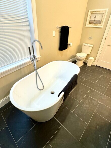 Building Photo - 1906 Madison Ave