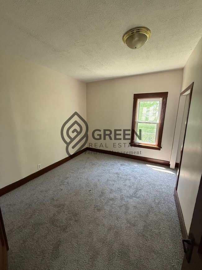 Building Photo - 229 S Sibley Ave