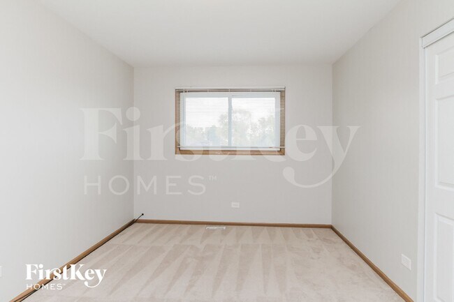 Building Photo - 753 Willow Rd