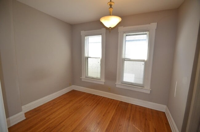 Building Photo - 208 W 3rd Ave