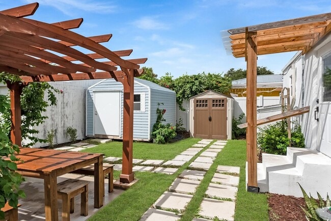 Building Photo - 308 SW 1st St