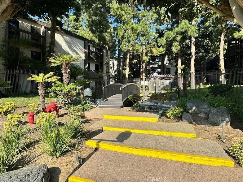 Building Photo - 7765 W 91st St