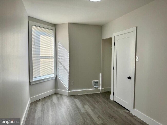 Building Photo - 6308 N Lambert St