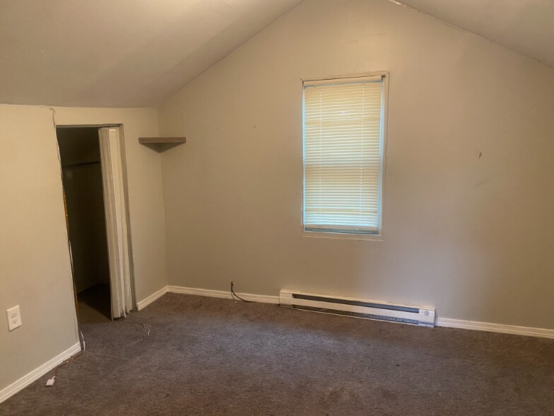 Building Photo - 15521 Log Cabin St