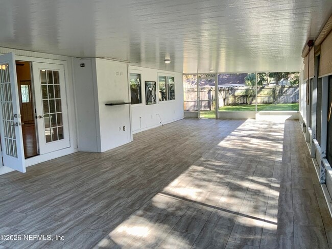 Building Photo - 1809 Kings Way