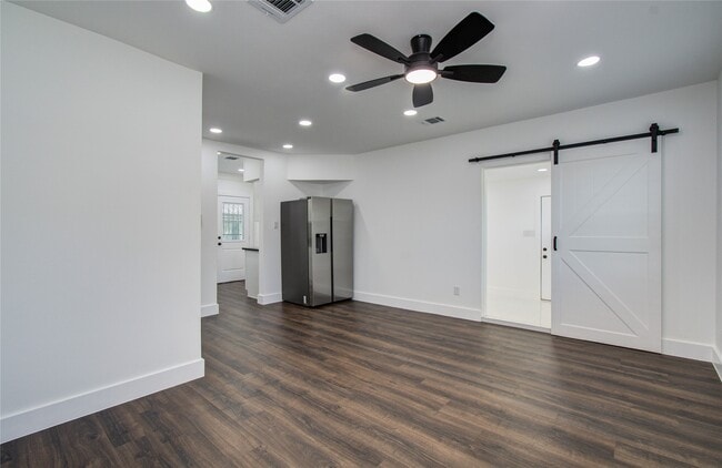 Building Photo - 7530 Park Pl Blvd