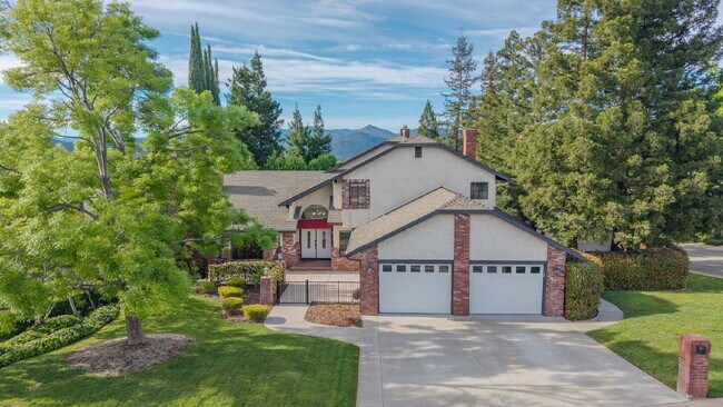 Building Photo - Gorgeous Executive Level Home 4 beds 3 baths close to hospitals and courthouse