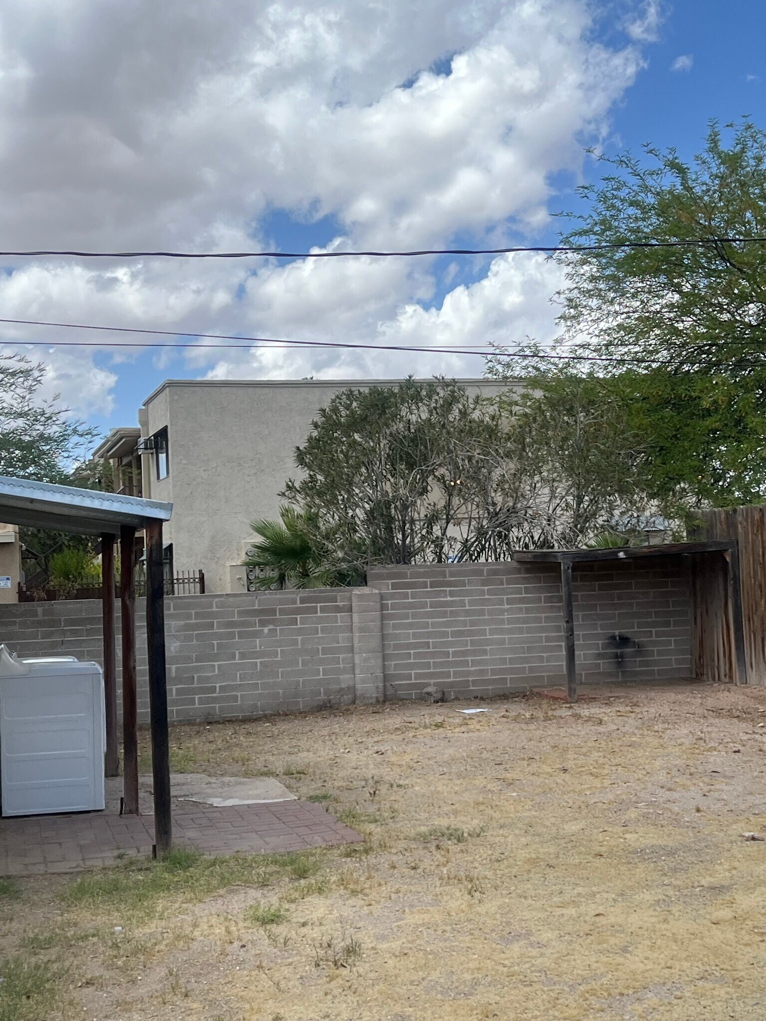 Building Photo - 826 E Lee St