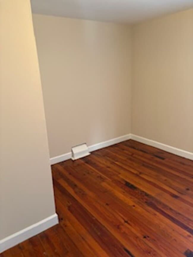 Building Photo - Charming 3-Bedroom Home with Spacious Yard...