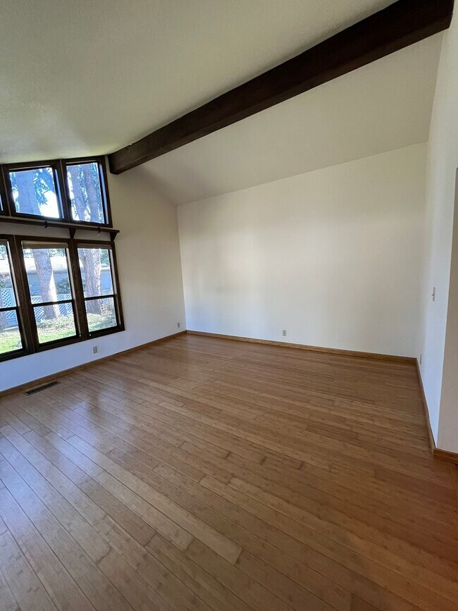 Building Photo - Beautiful One-Level Home with Sunroom, Vaulted Ceilings & Multiple Living Areas