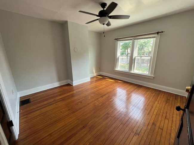 Building Photo - 4 BED 3 BATH HOUSE AVAILABLE! STUDENT HOUSING AVAILABLE FOR 2026-2027 SCHOOL YEAR