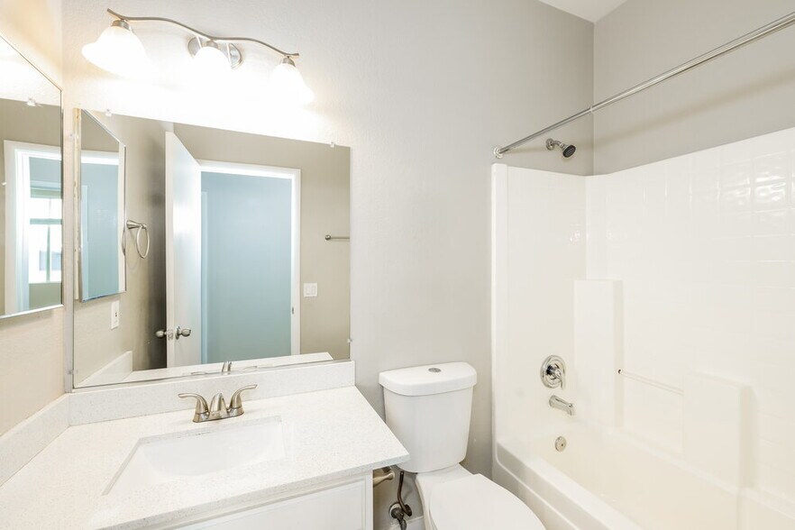 Building Photo - 1931 Giant Pine Ave