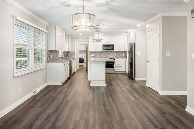 Building Photo - 1350 Marlyn Dr