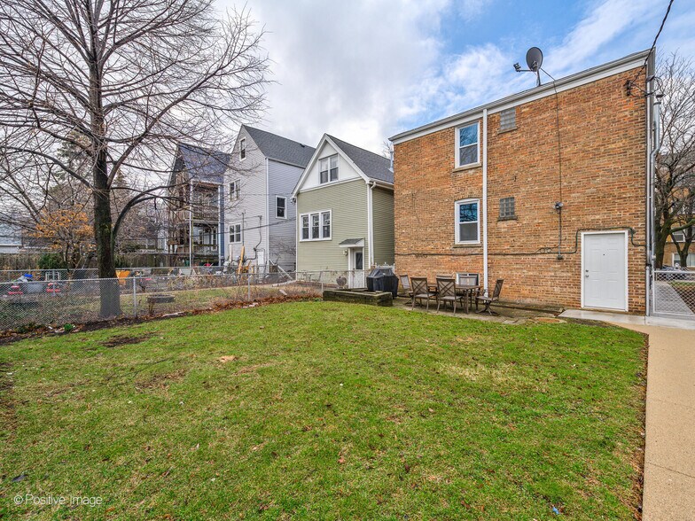 Building Photo - 2843 N Christiana Ave